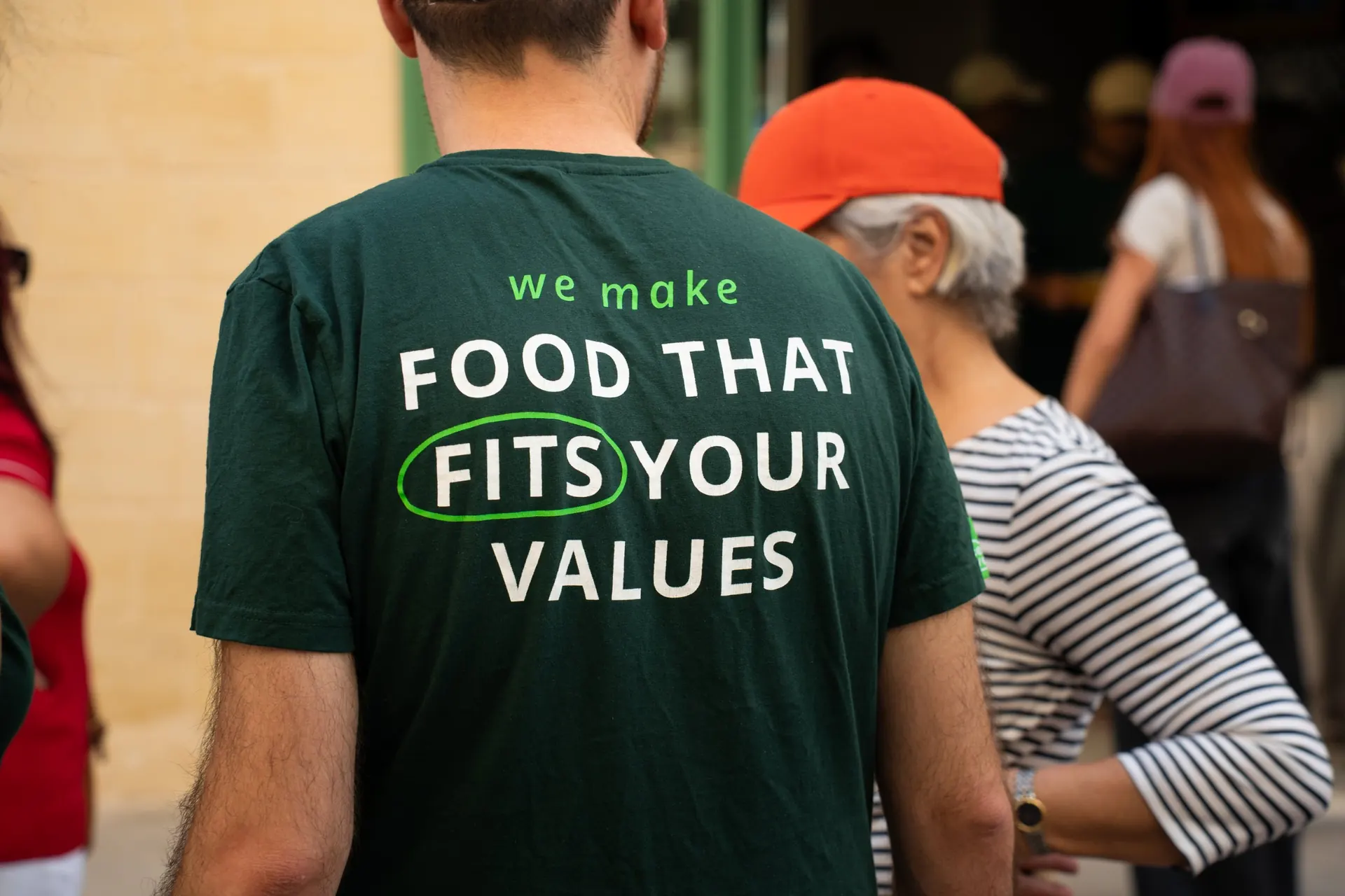 eeetwell T-shirt reading Food that fits your values