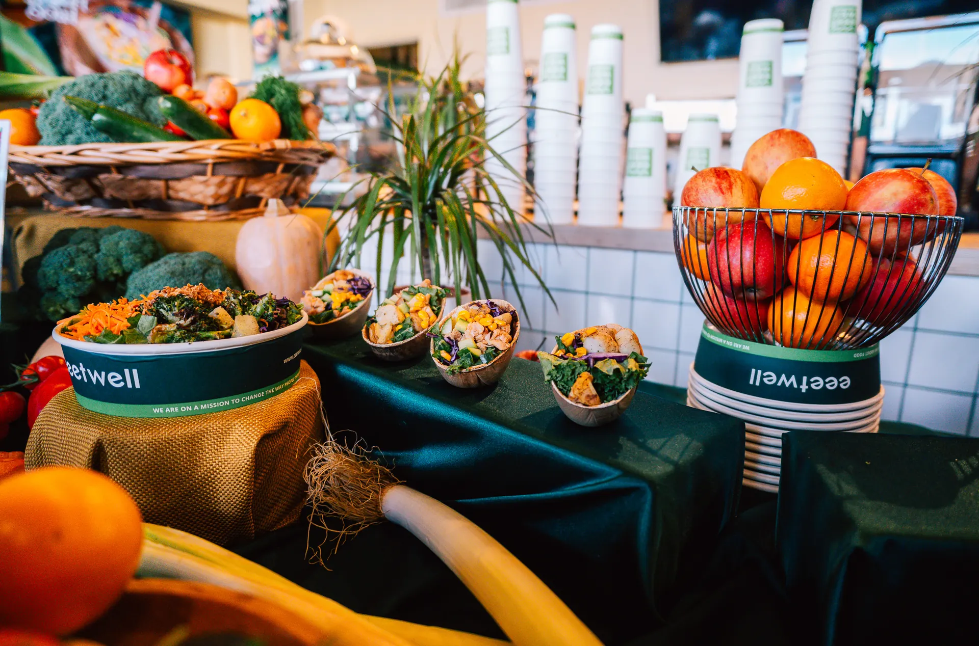 eeetwell salad bowls and fruit baskets on the counter