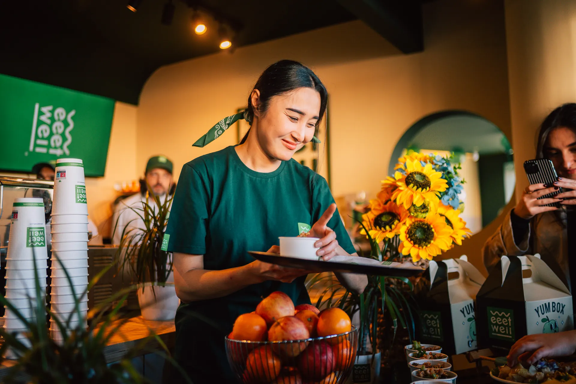 eeetwell team member serving a customer